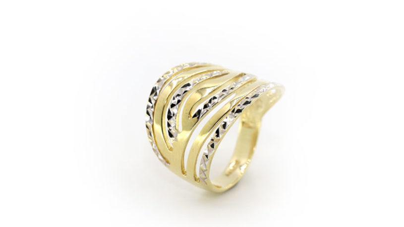 women-gold-rings